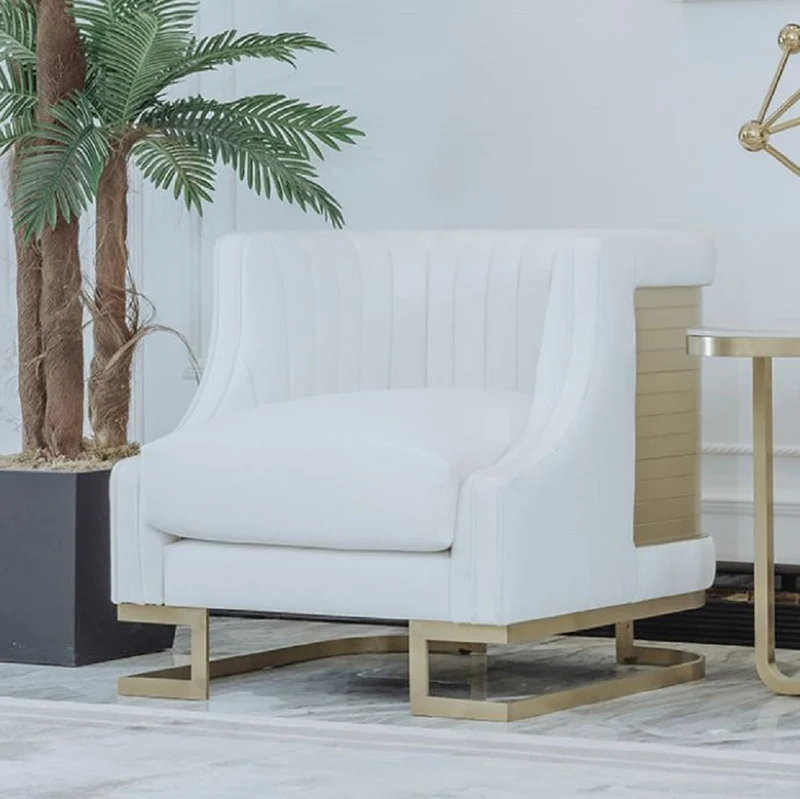 Casa Padrino Luxus Sessel Weiß / Gold 80 x 87 x H. 77 cm - Wohnzimmer Sessel - Hotel Sessel - Wohnzimmer Möbel - Hotel Möbel - Luxus Möbel - Luxus Einrichtung