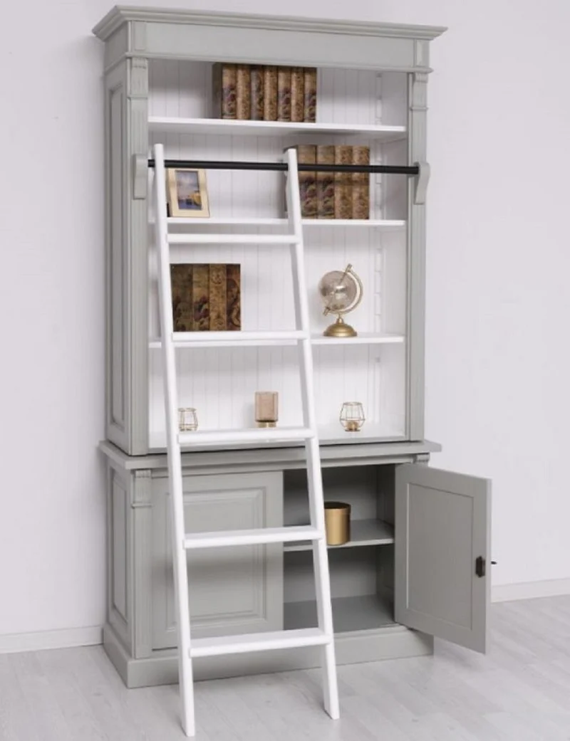 Casa Padrino Landhausstil Bücherschrank mit Leiter Grau / Weiß 120 x 51 x H. 228 cm - Massivholz Schrank - Regalschrank - Wohnzimmerschrank - Büroschrank - Landhausstil Möbel