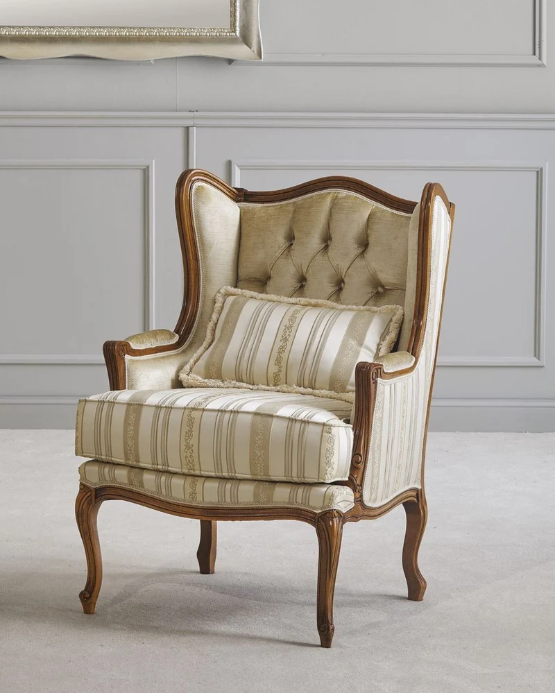 Casa Padrino Luxus Barock Ohrensessel Gold / Creme / Braun - Handgefertigter Barockstil Wohnzimmer Sessel mit Streifen - Luxus Wohnzimmer Möbel im Barockstil - Luxus Qualität - Made in Italy
