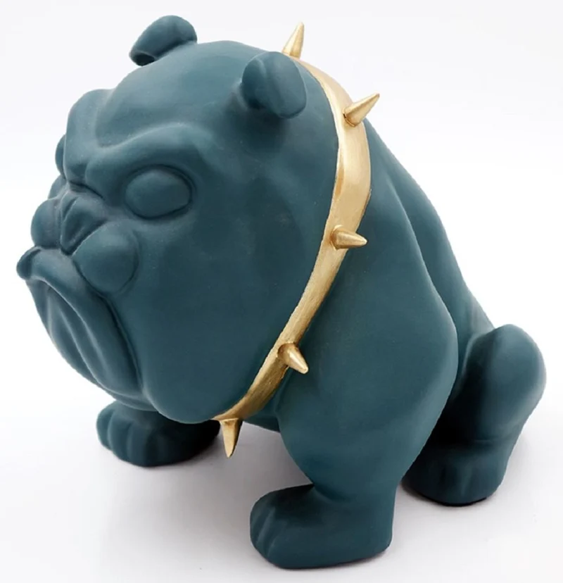 Casa Padrino Luxus Deko Figur Hund Bulldogge mit Halskette Grün / Gold H. 55 cm - Kunstharz Deko Skulptur - Wohnzimmer Deko - Luxus Deko Tierfigur