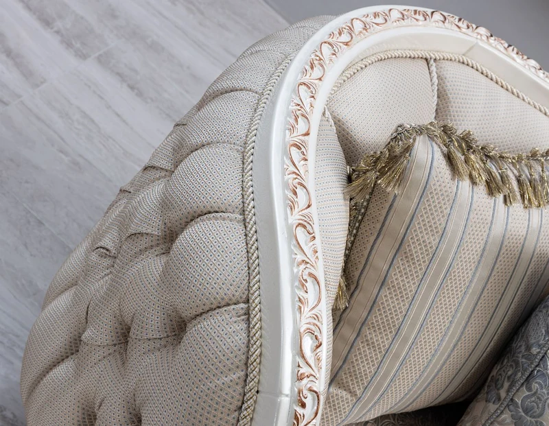 Casa Padrino Luxus Barock Sofa Mehrfarbig / Creamweiß / Kupfer - Barockstil Wohnzimmer Sofa mit elegantem Muster - Luxus Wohnzimmer Möbel im Barockstil - Barock Einrichtung - Barock Möbel