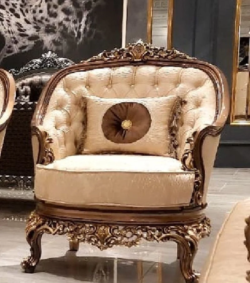 Casa Padrino Luxus Barock Wohnzimmer Sessel Gold / Braun / Gold - Handgefertigter Barockstil Sessel - Luxus Wohnzimmer Möbel im Barockstil - Barock Möbel - Edel & Prunkvoll
