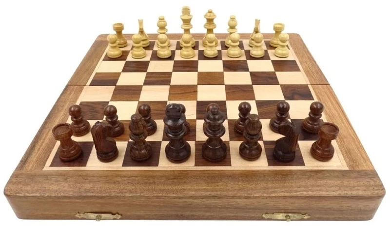 Casa Padrino Luxus Schach Set Braun / Beige 30 x 30 cm - Zusammenklappbares Holz Schachspiel - Holz Schachbrett mit Holz Schachfiguren - Luxus Deko Accessoires