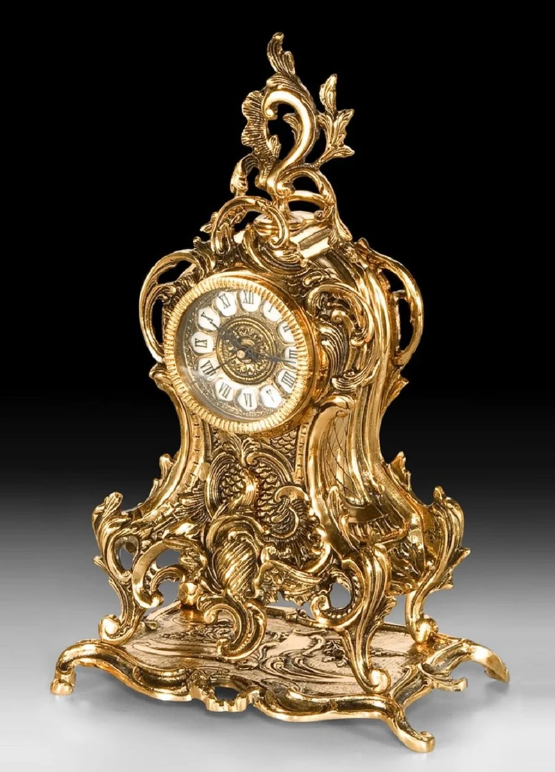 Casa Padrino Luxus Barock Tischuhr Gold 24 x H. 40 cm - Handgefertigte Bronze Uhr im Barockstil - Barock Schreibtischuhr - Barock Schreibtisch Deko - Barock Deko Accessoires - Barockstil Uhren
