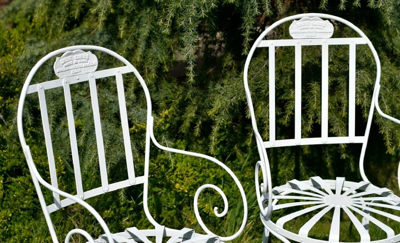 Casa Padrino Jugendstil Garten Stuhl 4er Set Weiß 47 x 47 x H. 94 cm - Handgefertigte Schmiedeeisen Stühle mit Armlehnen - Nostalgische Schmiedeeisen Garten & Terrassen Möbel