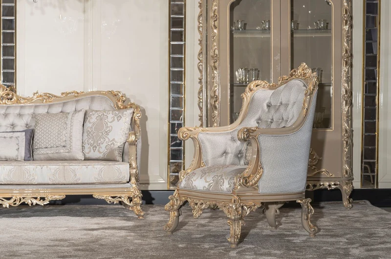 Casa Padrino Luxus Barock Wohnzimmer Sessel Silber / Grau / Gold - Handgefertigter Barockstil Sessel mit dekorativem Kissen - Luxus Wohnzimmer Möbel im Barockstil - Barock Möbel - Edel & Prunkvoll
