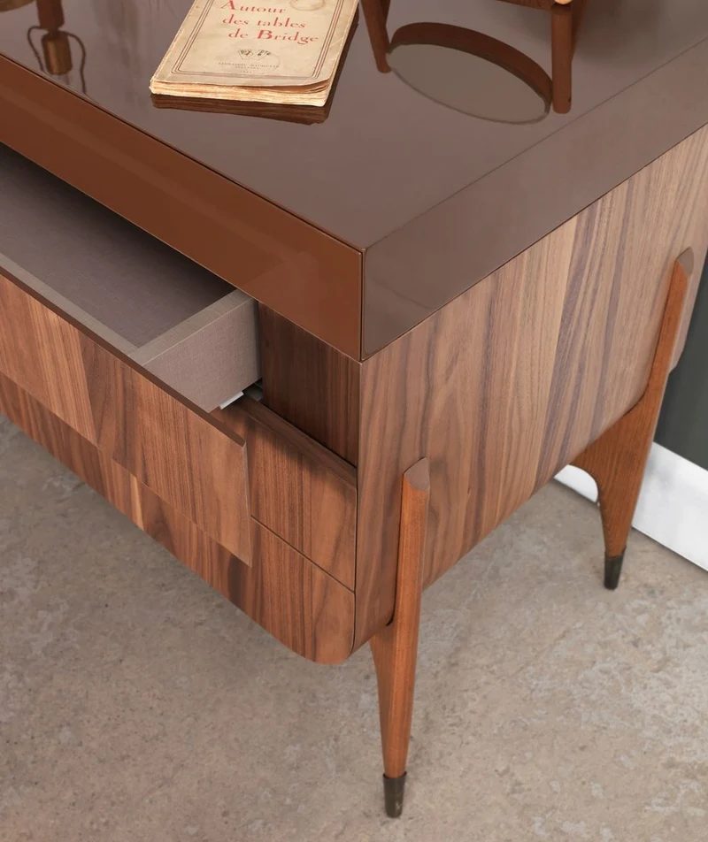Casa Padrino Luxus Massivholz Kommode mit 4 Schubladen Braun / Dunkelbraun 123 x 60 x H. 82 cm - Schlafzimmer Kommode - Schlafzimmer Möbel - Luxus Möbel - Luxus Einrichtung - Möbel Luxus