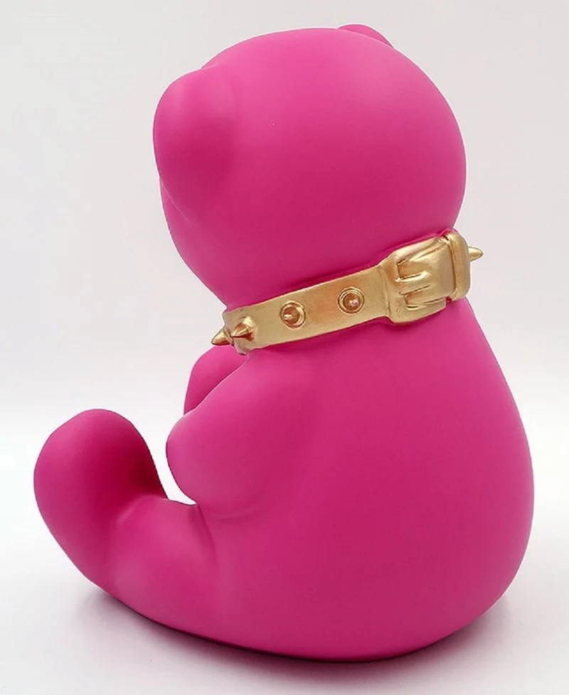 Casa Padrino Luxus Designer Dekofigur Teddybär mit Halsband Rosa / Gold H. 31 cm - Kunstharz Deko Skulptur - Luxus Deko Figur - Designer Deko Figur - Luxus Accessoires