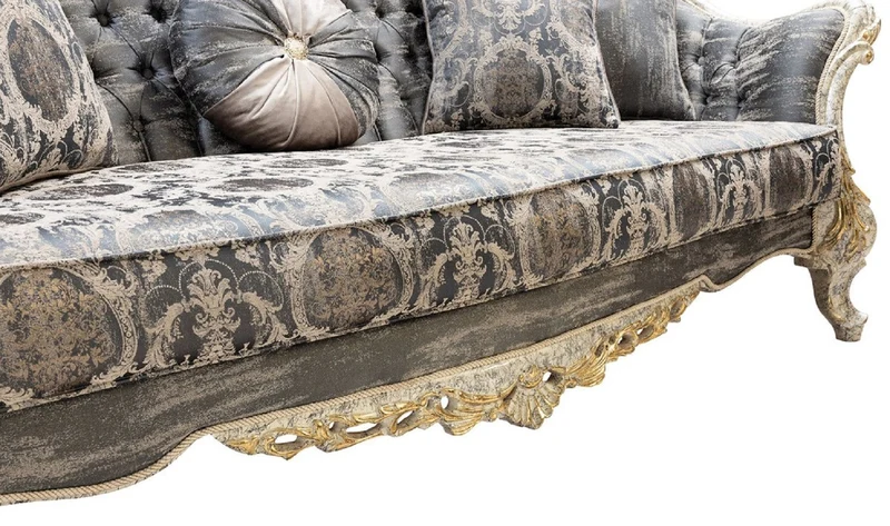 Casa Padrino Luxus Barock Wohnzimmer Set Grau / Antik Weiß / Gold - 2 Barock Sofas & 2 Barock Sessel & 1 Barock Couchtisch - Luxus Wohnzimmer Möbel im Barockstil - Barock Möbel - Edel & Prunkvoll