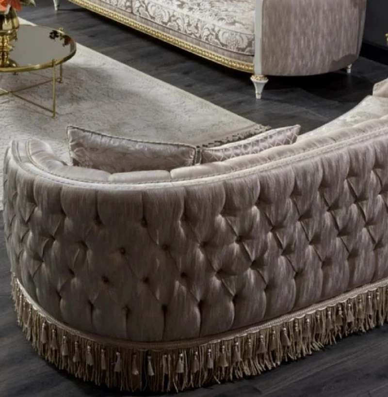 Casa Padrino Luxus Barock Chesterfield Sofa Gold - Prunkvolles Wohnzimmer Sofa - Barockstil Wohnzimmer Möbel - Luxus Möbel im Barockstil - Barock Einrichtung - Edel & Prunkvoll