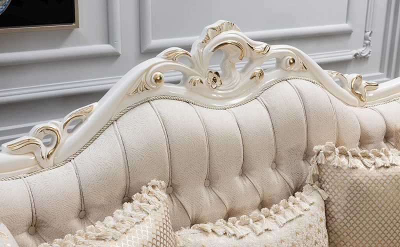 Casa Padrino Luxus Barock Wohnzimmer Set Weiß / Gold - 2 Barock Sofas & 2 Barock Sessel & 1 Barock Couchtisch - Luxus Wohnzimmer Möbel im Barockstil - Barock Möbel - Edel & Prunkvoll