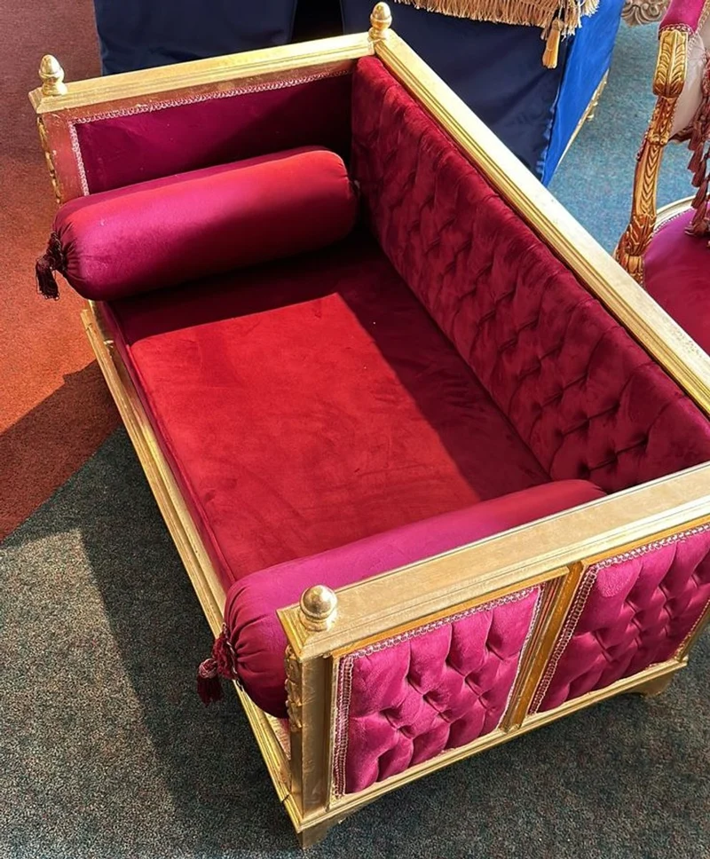 Casa Padrino Barock Hundebett Lila / Gold - Handgefertigtes Antik Stil Hundebett - Prunkvolle Hunde Möbel im Barockstil - Antik Stil Tiermöbel - Barock Tiermöbel