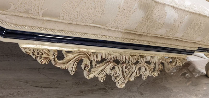 Casa Padrino Luxus Barock Sofa Weiß / Creme / Schwarz / Antik Gold - Barockstil Wohnzimmer Sofa mit elegantem Muster - Luxus Wohnzimmer Möbel im Barockstil - Barock Einrichtung - Barock Möbel