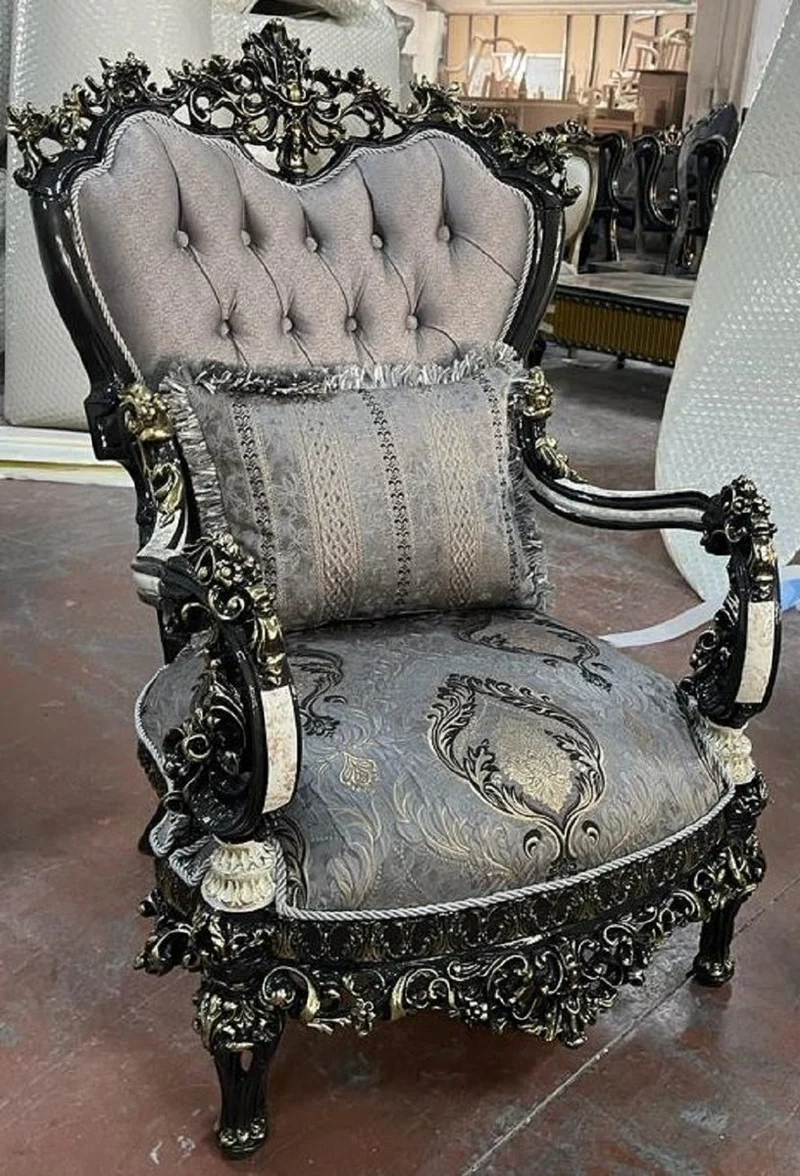 Casa Padrino Luxus Barock Sessel Silber / Weiß / Schwarz / Gold - Prunkvoller Wohnzimmer Sessel - Barockstil Wohnzimmer Möbel - Luxus Möbel im Barockstil - Barock Möbel - Barock Einrichtung