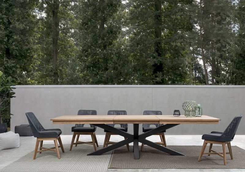 Casa Padrino Luxus Gartentisch Naturfarben / Schwarz 220-300 x 100 x H. 78 cm - Ausziehbarer Garten Esstisch mit Teakholz Tischplatte und Aluminium Beinen - Luxus Garten & Terrassen Möbel