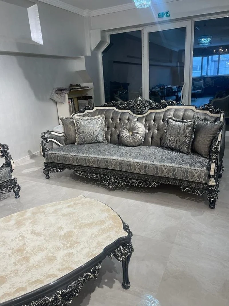 Casa Padrino Luxus Barock Sofa Silber / Weiß / Schwarz / Gold - Prunkvolles Wohnzimmer Sofa - Barockstil Wohnzimmer Möbel - Luxus Möbel im Barockstil - Edel & Prunkvoll