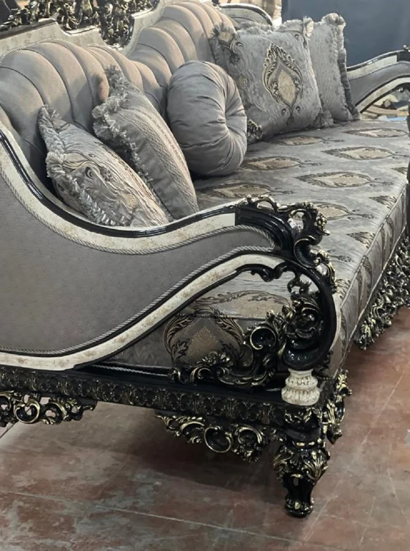 Casa Padrino Luxus Barock Sofa Silber / Weiß / Schwarz / Gold - Prunkvolles Wohnzimmer Sofa - Barockstil Wohnzimmer Möbel - Luxus Möbel im Barockstil - Edel & Prunkvoll