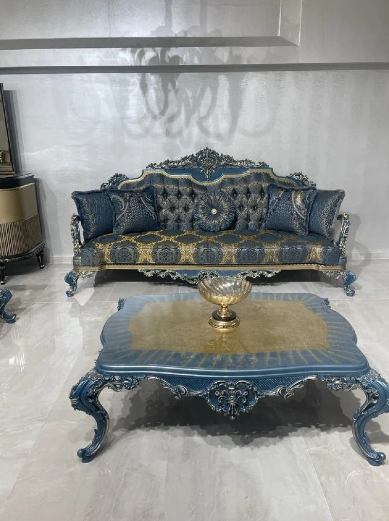 Casa Padrino Luxus Barock Sofa Blau / Gold - Prunkvolles Wohnzimmer Sofa mit elegantem Muster - Barockstil Wohnzimmer Möbel - Luxus Möbel im Barockstil - Edel & Prunkvoll