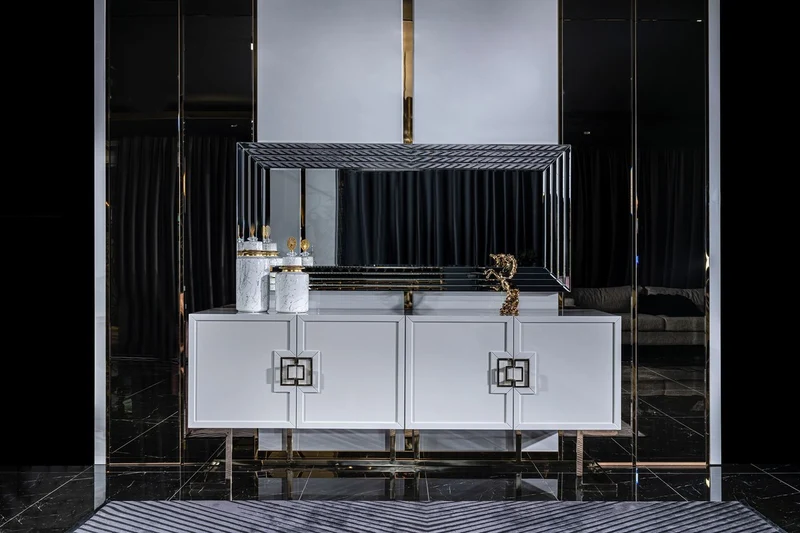 Casa Padrino Luxus Sideboard Weiß / Gold 210 x 50 x H. 85 cm - Edler Massivholz Schrank mit 4 Türen - Luxus Möbel - Luxus Einrichtung