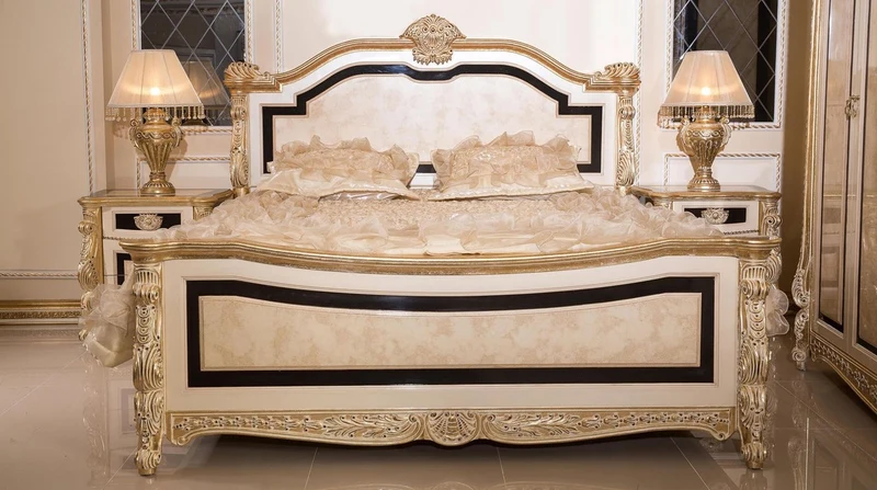 Casa Padrino Luxus Barock Nachtkommode Weiß / Beige / Schwarz / Gold - Prunkvoller Barockstil Nachttisch mit 3 Schubladen - Luxus Schlafzimmer Möbel im Barockstil - Barock Möbel - Barock Interior