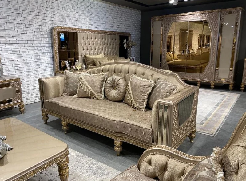 Casa Padrino Luxus Barock Wohnzimmer Set Gold / Grau / Gold - 2 Barock Sofas & 2 Barock Sessel & 1 Barock Couchtisch - Luxus Wohnzimmer Möbel im Barockstil - Barock Möbel - Edel & Prunkvoll