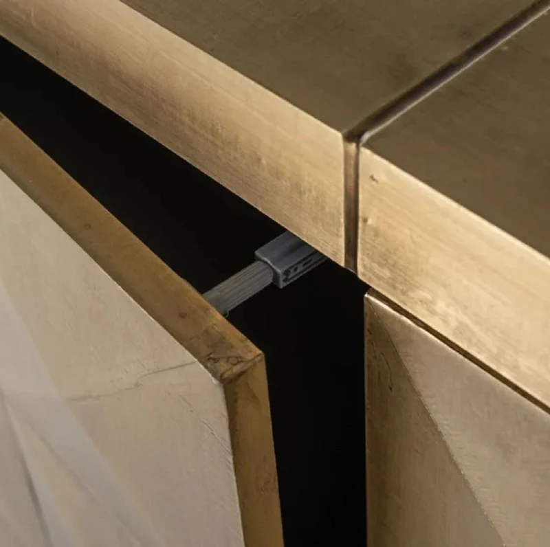 Casa Padrino Luxus Sideboard Gold / Schwarz 180 x 45 x H. 77 cm - Massivholz Schrank mit 3 Türen - Wohnzimmer Möbel - Esszimmer Möbel - Luxus Möbel - Luxus Einrichtung
