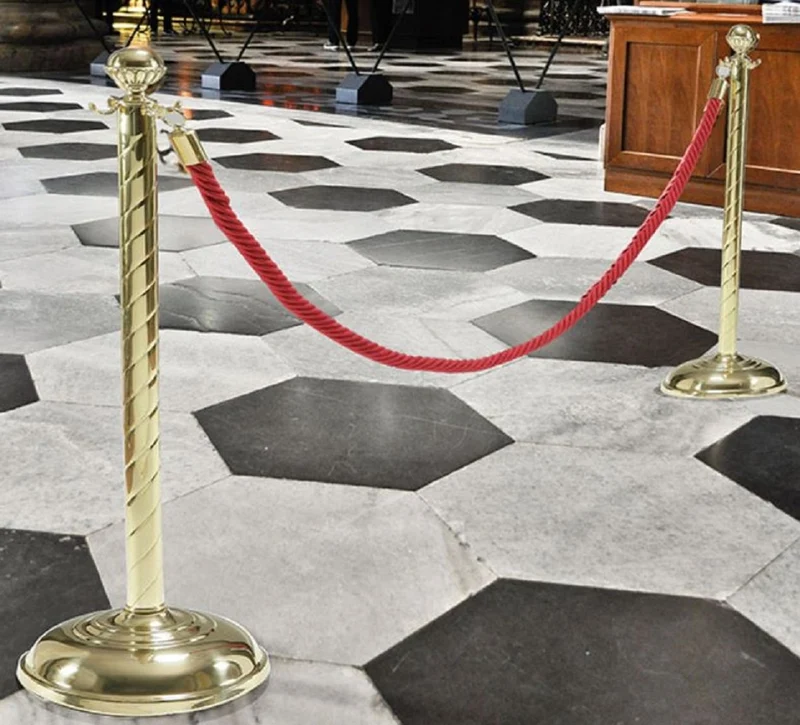 Casa Padrino Luxus VIP Absperrung Gold / Rot Ø 30 x H. 95 cm - Edle Messing Absperrungsständer mit Seil - Hotel Accessoires - Restaurant Accessoires - Luxus Qualität - Made in Italy