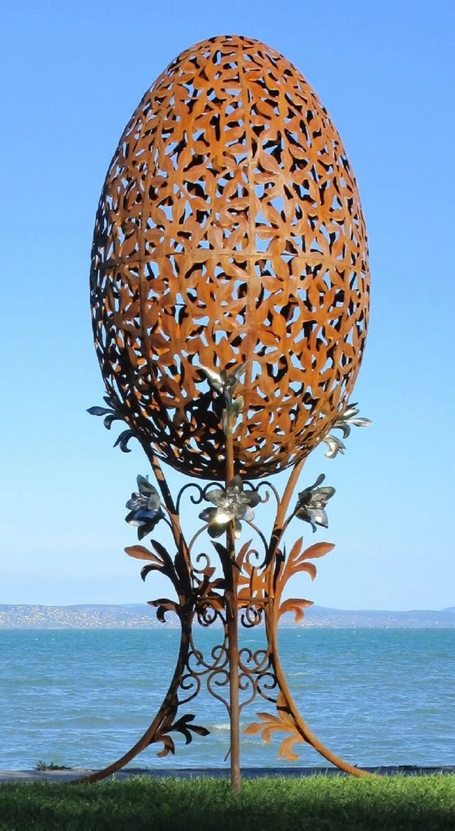 Casa Padrino Luxus Barock XXL Stahl Garten Skulptur Ei Rost / Silber 107 x 95 x H. 200 cm - Riesige XXL Garten Deko - Luxus Outdoor Deko - Luxus Garten Deko Accessoires