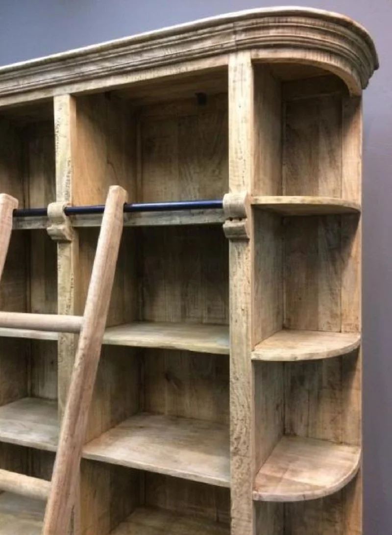 Casa Padrino Landhausstil Bücherschrank mit Leiter Naturfarben 200 x 42 x H. 230 cm - Massivholz Schrank - Regalschrank - Wohnzimmerschrank - Büroschrank - Landhausstil Möbel