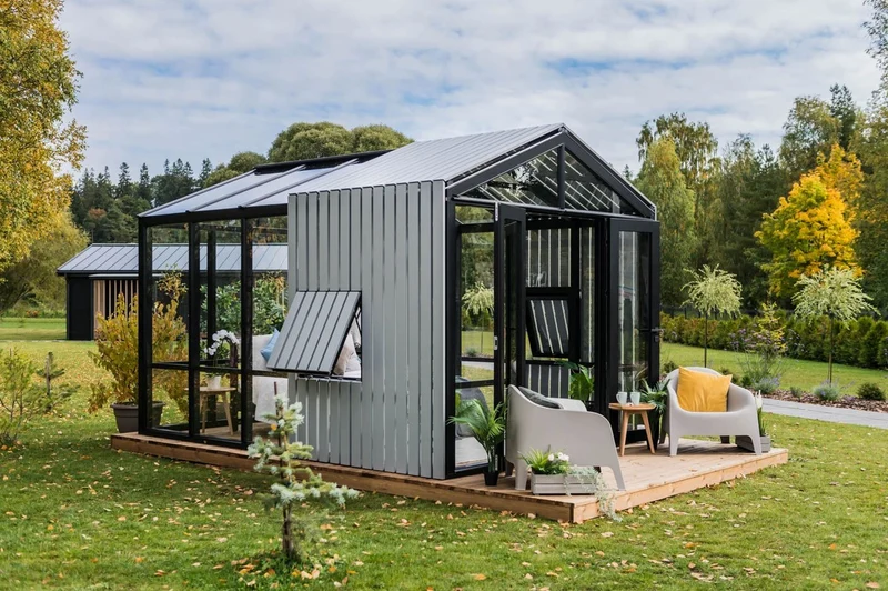 Casa Padrino Luxus Gartenhaus Schwarz / Grau 400 x 300 x H. 276,2 cm - Massivholz Garten Haus mit Glasfenstern und Glastüren - Gewächshaus - Luxus Gartenhäuser - Luxus Gewächshäuser