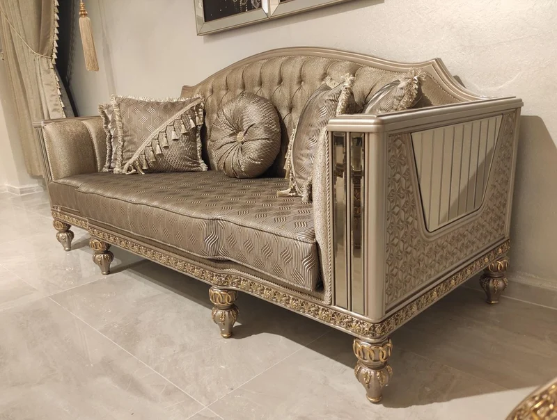 Casa Padrino Luxus Barock Sofa Gold / Grau / Gold - Prunkvolles Wohnzimmer Sofa - Barockstil Wohnzimmer Möbel - Barock Einrichtung - Luxus Möbel im Barockstil - Edel & Prunkvoll