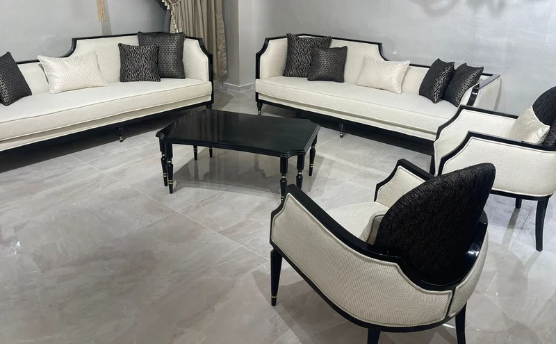 Casa Padrino Luxus Art Deco Wohnzimmer Set Naturfarben / Schwarz / Gold - 2 Art Deco Sofas & 2 Art Deco Sessel & 1 Art Deco Couchtisch - Wohnzimmer Möbel - Art Deco Möbel - Luxus Möbel