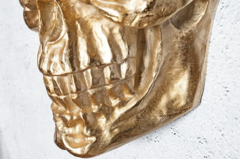 Casa Padrino Designer Metall Wanddeko Skulptur Totenkopf Gold 30 x 20 x H. 40 cm - Metall Wanddeko Figur Skull