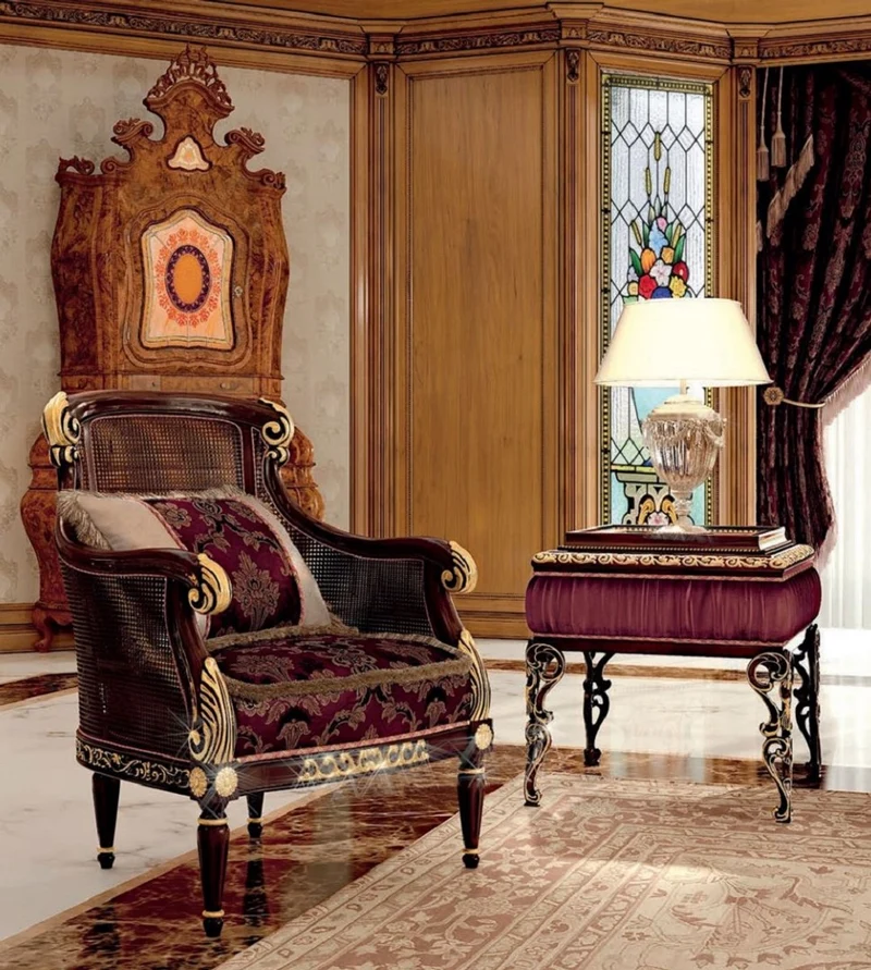 Casa Padrino Luxus Barock Sessel Lila / Braun / Gold - Barockstil Wohnzimmer Sessel mit elegantem Muster - Barock Möbel - Barock Wohnzimmer & Hotel Möbel - Luxus Qualität - Made in Italy
