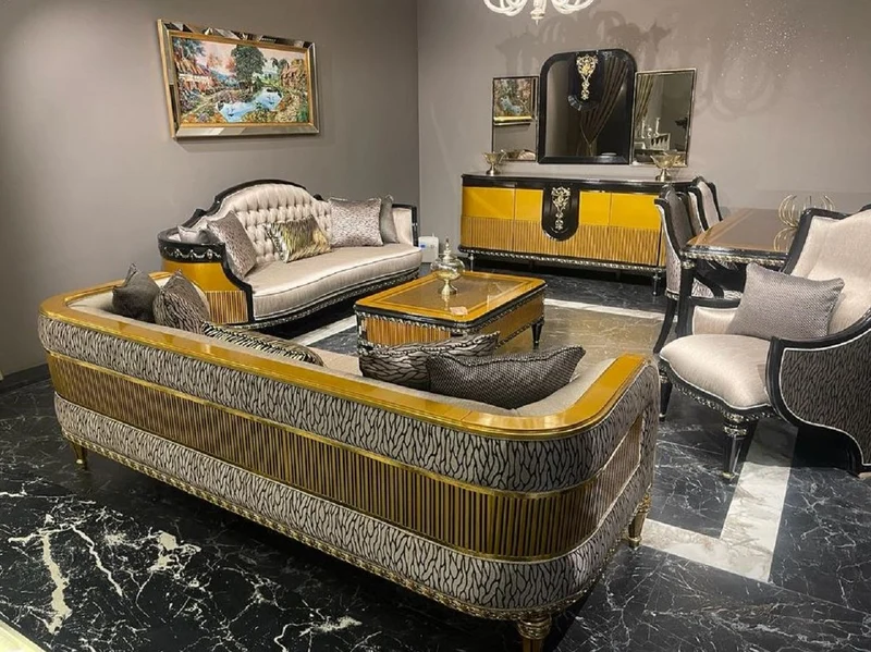 Casa Padrino Luxus Barock Sofa Gold / Gold - Prunkvolles Wohnzimmer Sofa - Barockstil Wohnzimmer Möbel - Luxus Möbel im Barockstil - Barock Einrichtung - Edel & Prunkvoll