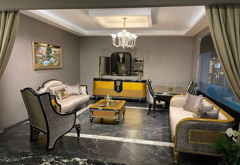 Casa Padrino Luxus Barock Sofa Gold / Gold - Prunkvolles Wohnzimmer Sofa - Barockstil Wohnzimmer Möbel - Luxus Möbel im Barockstil - Barock Einrichtung - Edel & Prunkvoll