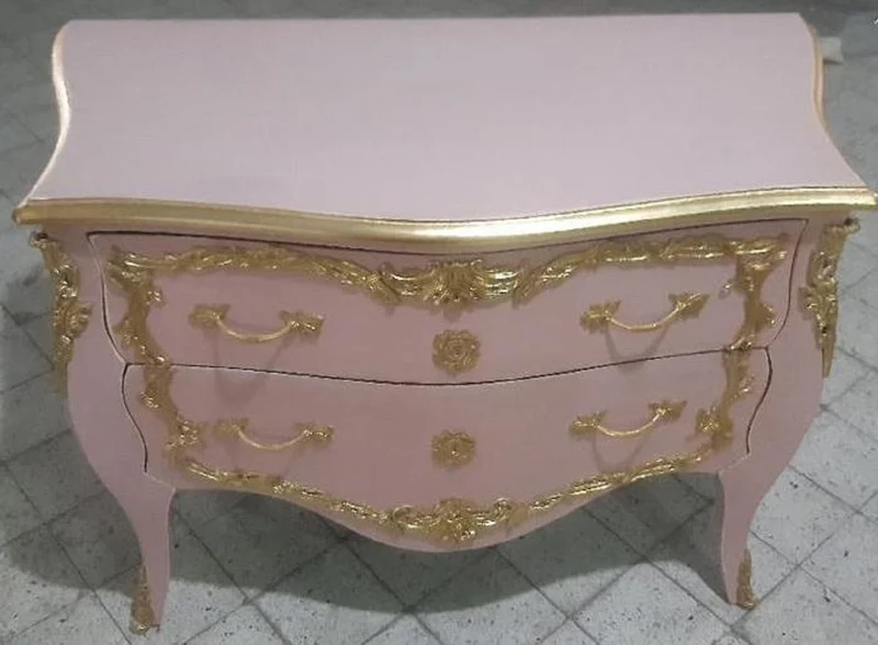Casa Padrino Barock Kommode mit 2 Schubladen Rosa / Gold - Handgefertigte Massivholz Kommode im Barockstil - Schlafzimmer Möbel im Barockstil - Barock Möbel - Barock Einrichtung - Edel & Prunkvoll