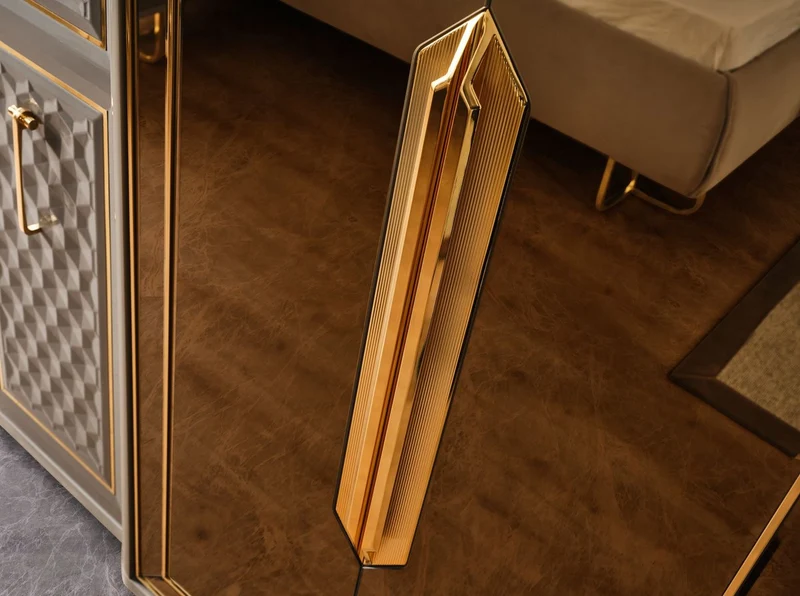 Casa Padrino Luxus Art Deco Schlafzimmerschrank Grau / Gold 280 x 60 x H. 229 cm - Verspiegelter Kleiderschrank mit 4 Türen - Schlafzimmer Möbel - Art Deco Möbel - Luxus Möbel - Luxus Einrichtung
