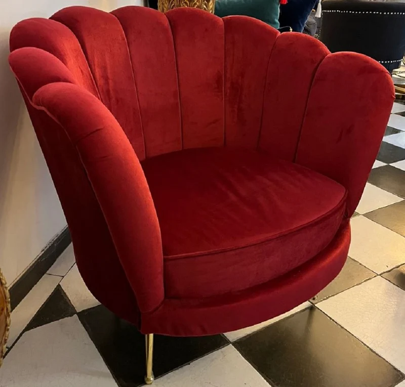 Casa Padrino Luxus Designer Sessel Rot / Gold 96 x 80 x H.81 cm - Wohnzimmer Sessel - Hotel Sessel - Wohnzimmer Möbel - Luxus Möbel - Wohnzimmer Einrichtung - Luxus Einrichtung - Möbel Luxus