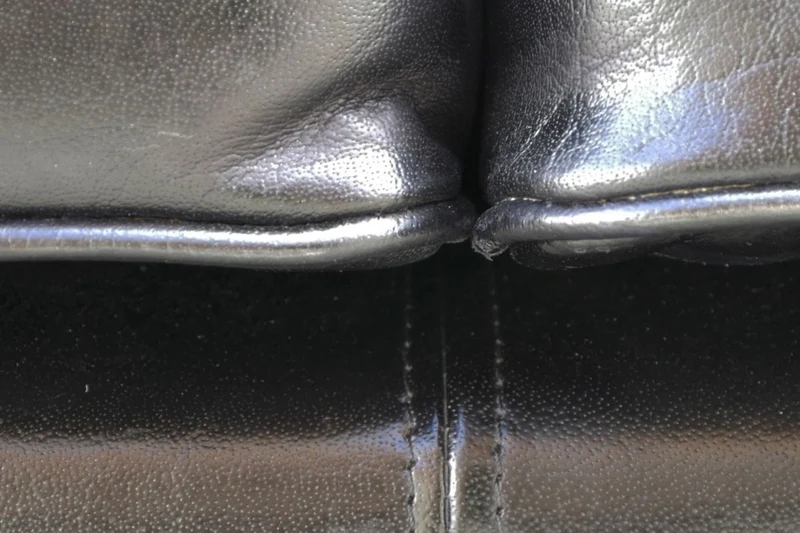 Casa Padrino Luxus Chesterfield Leder Sofa Vintage Schwarz 200 x 100 x H. 80 cm - Echtleder Wohnzimmer Sofa - Wohnzimmer Möbel - Chesterfield Möbel - Luxus Möbel - Luxus Wohnzimmer Einrichtung