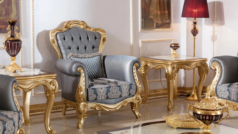 Casa Padrino Luxus Barock Wohnzimmer Set Blau / Gold - 2 Barock Sofas & 2 Barock Sessel & 1 Barock Couchtisch - Luxus Wohnzimmer Möbel im Barockstil - Barock Möbel - Barock Einrichtung