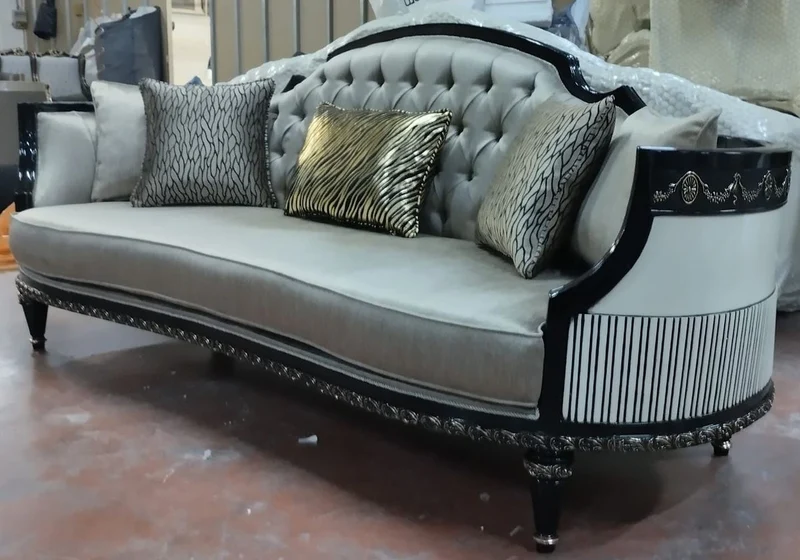 Casa Padrino Luxus Barock Sofa Silber / Schwarz - Prunkvolles Wohnzimmer Sofa - Barockstil Wohnzimmer Möbel - Luxus Möbel im Barockstil - Barock Einrichtung - Edel & Prunkvoll