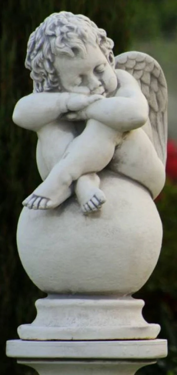 Casa Padrino Barock Säule mit Engel auf Kugel Weiß / Grau Ø 30 x H. 134 cm - Prunkvolle Gartensäule im Barockstil - Gartendeko Stein Säule mit Skulptur - Barock Garten & Terrassen Deko Accessoires