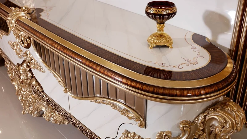 Casa Padrino Luxus Barock TV Schrank Weiß / Braun / Gold - Prunkvolles Wohnzimmer Sideboard mit Rückwand - Barock Wohnzimmer Möbel - Luxus Möbel im Barockstil - Edel & Prunkvoll