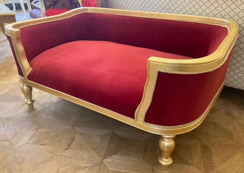 Casa Padrino Barock Hundebett & Katzenbett Bordeauxrot / Gold - Handgefertigtes Hunde & Katzen Sofa im Barockstil - Barock Hunde & Katzen Möbel - Barock Tiermöbel