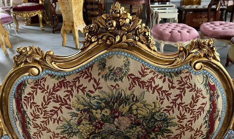 Casa Padrino Barock Sofa Mehrfarbig / Gold - Handgefertigtes Wohnzimmer Sofa im Barockstil - Prunkvolle Barock Möbel - Barockstil Wohnzimmer Möbel - Edel & Prunkvoll