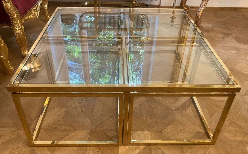 Casa Padrino Luxus Couchtisch Gold 100 x 100 x H. 40 cm - Quadratischer Wohnzimmertisch mit 4 herausziehbaren Beistelltischen - Wohnzimmer Möbel - Luxus Möbel - Luxus Einrichtung