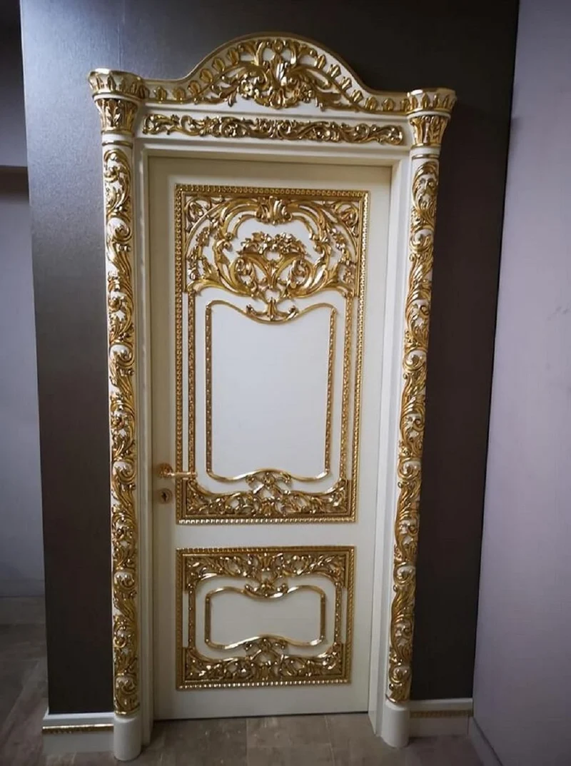 Casa Padrino Luxus Barock Wohnungstür Weiß / Gold - Prunkvolle Massivholz Tür mit Rahmen - Luxus Möbel im Barockstil - Barock Möbel - Hotel Möbel - Barock Einrichtung - Edel & Prunkvoll