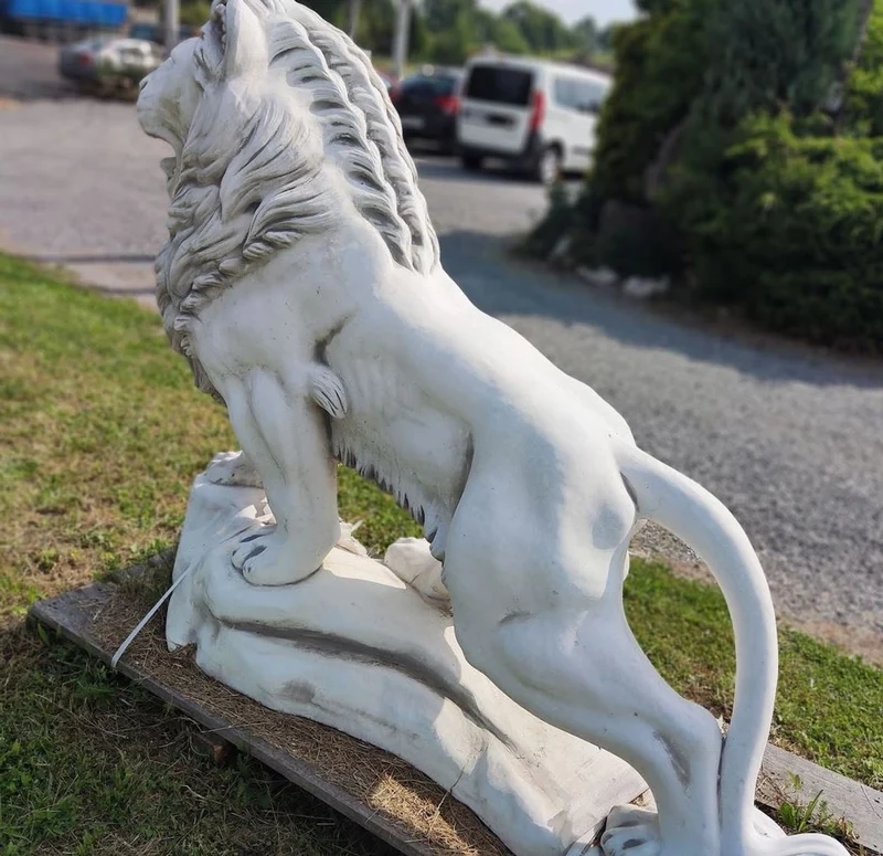 Casa Padrino Barock Garten Deko XXL Skulptur Löwe rechte Seite Grau 186 x H. 150 cm - Riesige Garten Deko XXL Figur - Barock Garten & Terrassen Deko Accessoires - Garten Deko im Barockstil