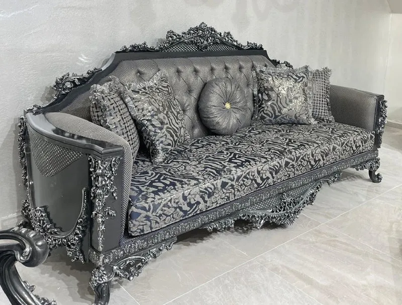 Casa Padrino Luxus Barock Wohnzimmer Set Grau / Silber - 2 Barock Sofas & 2 Barock Sessel & 1 Barock Couchtisch - Luxus Wohnzimmer Möbel im Barockstil - Barock Möbel - Edel & Prunkvoll